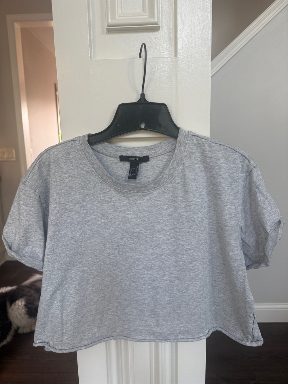 Forever 21 NWOT Light Gray Cropped Boxy Tee Rolled Sleeves Raw Hem Medium